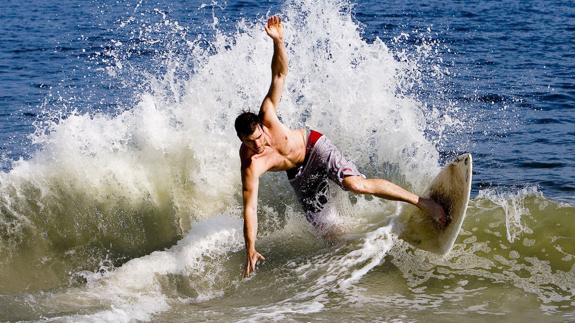 纳达尔关键破发点制胜 挺进法网半决赛